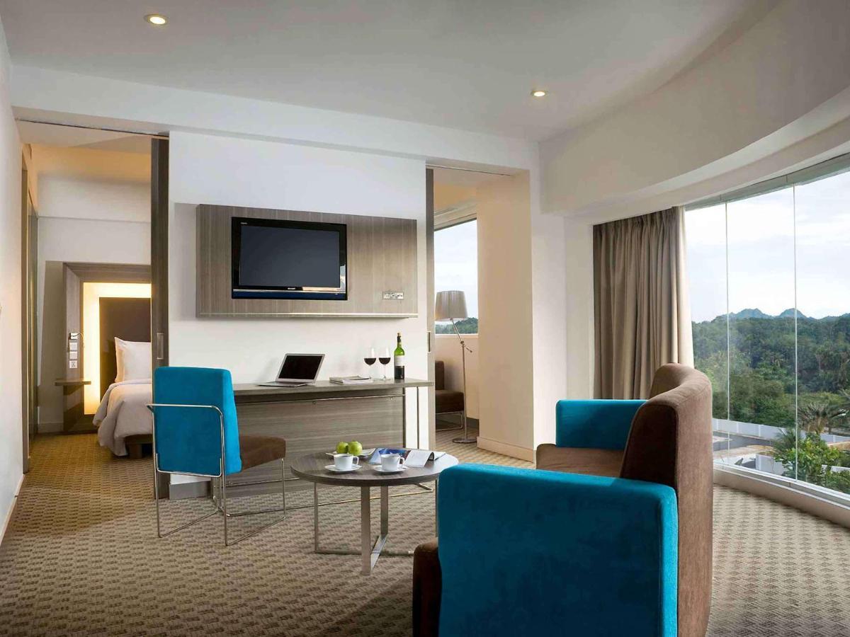 Novotel Bangka Hotel & Convention Center Панкалпинанг Экстерьер фото